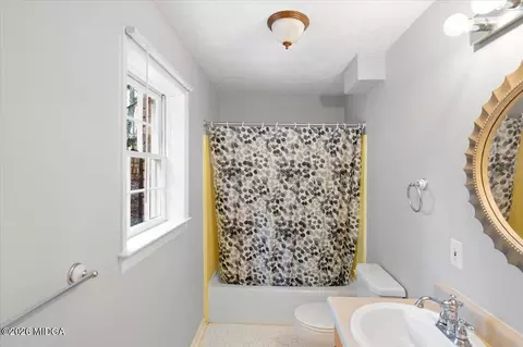 Bath - 4895 Guerry Dr, Macon, GA 31210 photo 3 of 3