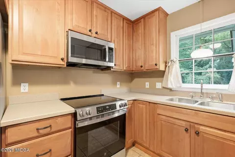 Kitchen - 4895 Guerry Dr, Macon, GA 31210 photo 2 of 2