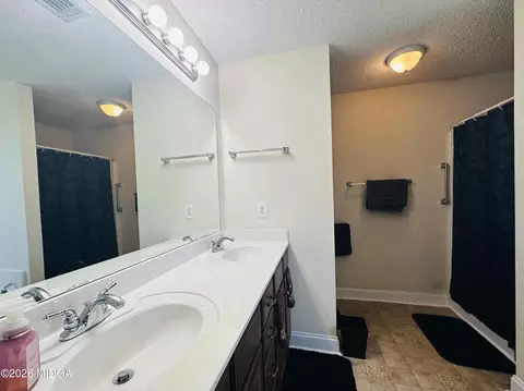 Bath - 105 Ritz Ln, Perry, GA 31069 photo 3 of 3