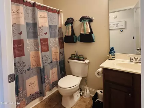 Bath - 105 Ritz Ln, Perry, GA 31069 photo 1 of 3