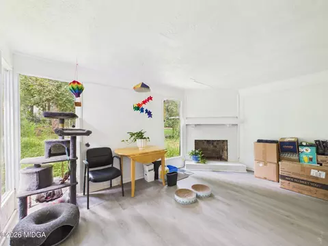 Living - 103 Morningside Dr, Warner Robins, GA 31088 photo 6 of 7