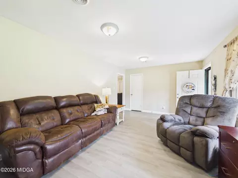 Living - 103 Morningside Dr, Warner Robins, GA 31088 photo 3 of 7