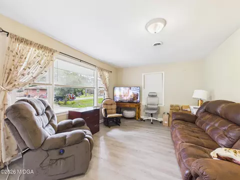 Living - 103 Morningside Dr, Warner Robins, GA 31088 photo 1 of 7