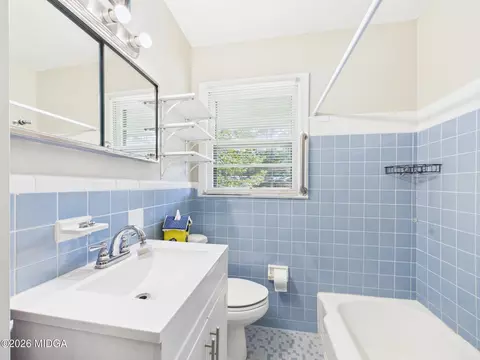 Bath - 103 Morningside Dr, Warner Robins, GA 31088 photo 3 of 3