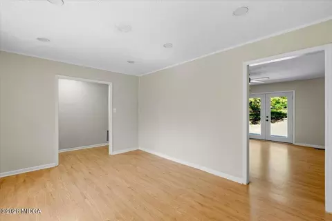 Living - 110 Connie Dr, Macon, GA 31211 photo 2 of 5