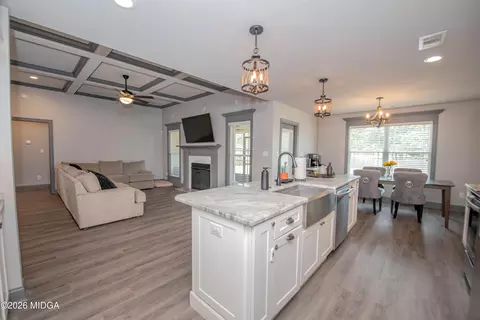 Kitchen - 121 Locks Heath Ct, Perry, GA 31069 photo 4 of 8