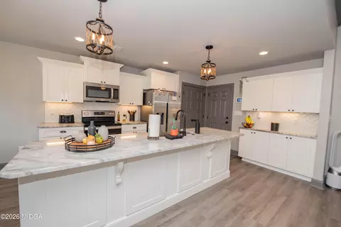 Kitchen - 121 Locks Heath Ct, Perry, GA 31069 photo 7 of 8