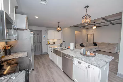 Kitchen - 121 Locks Heath Ct, Perry, GA 31069 photo 2 of 8