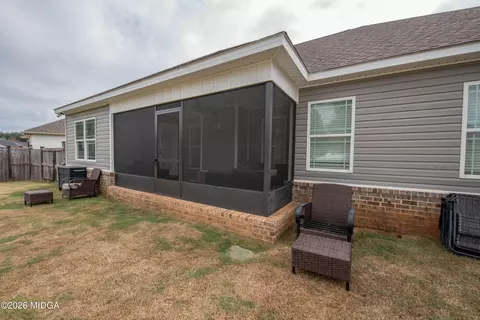 Exterior - 121 Locks Heath Ct, Perry, GA 31069 photo 7 of 10