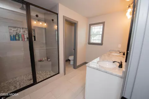 Bath - 121 Locks Heath Ct, Perry, GA 31069 photo 1 of 4