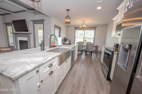 Kitchen - 121 Locks Heath Ct, Perry, GA 31069 photo 5 of 8
