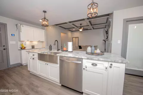 Kitchen - 121 Locks Heath Ct, Perry, GA 31069 photo 3 of 8