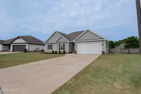 Exterior - 121 Locks Heath Ct, Perry, GA 31069 photo 2 of 10