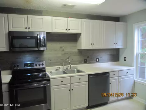 Kitchen - 116 Royal Ln, Gray, GA 31032 photo 2 of 2