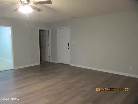 Living - 116 Royal Ln, Gray, GA 31032 photo 2 of 2