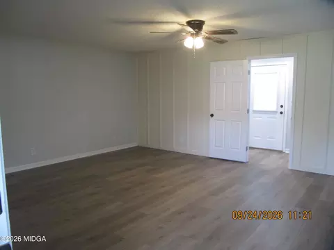 Living - 116 Royal Ln, Gray, GA 31032 photo 1 of 2