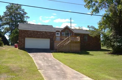 2311 Gwendale Dr E, Lizella, GA 31052
