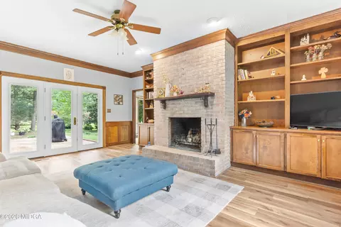 Living - 107 Springtime Dr, Warner Robins, GA 31088 photo 5 of 5