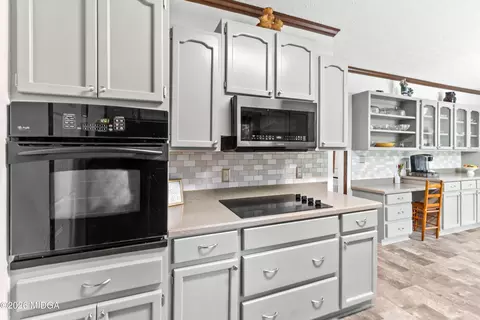 Kitchen - 107 Springtime Dr, Warner Robins, GA 31088 photo 5 of 9