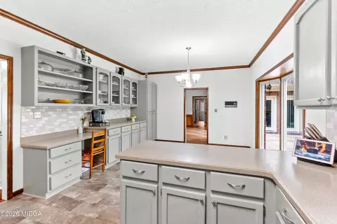 Kitchen - 107 Springtime Dr, Warner Robins, GA 31088 photo 4 of 9