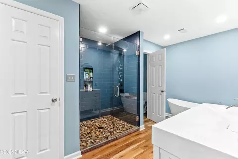 Bath - 107 Springtime Dr, Warner Robins, GA 31088 photo 3 of 9