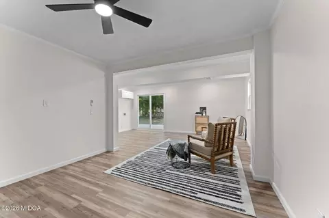 Living - 106 Woodridge Dr, Warner Robins, GA 31088 photo 6 of 6