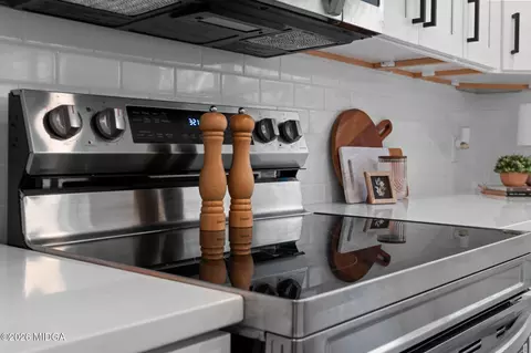 Kitchen - 106 Woodridge Dr, Warner Robins, GA 31088 photo 7 of 9