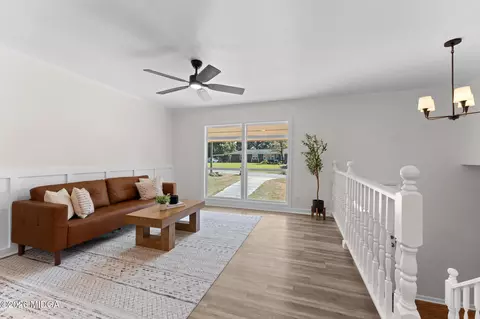 Living - 106 Woodridge Dr, Warner Robins, GA 31088 photo 1 of 6