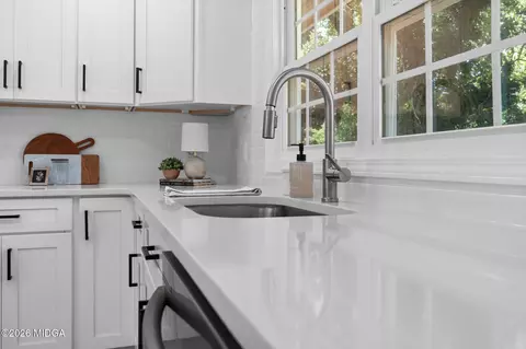 Kitchen - 106 Woodridge Dr, Warner Robins, GA 31088 photo 9 of 9