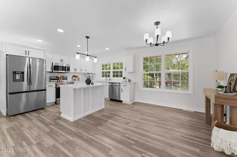 Kitchen - 106 Woodridge Dr, Warner Robins, GA 31088 photo 1 of 9