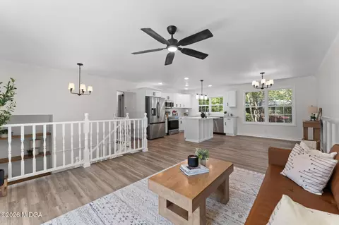 Living - 106 Woodridge Dr, Warner Robins, GA 31088 photo 3 of 6