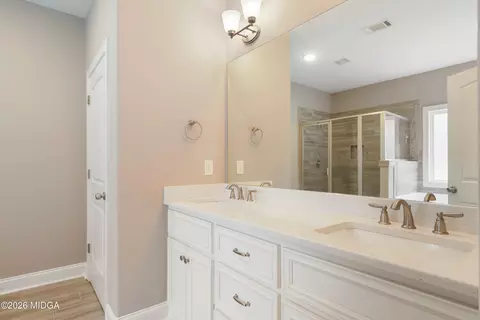 Bath - 192 Jackson Dr, Forsyth, GA 31029 photo 3 of 6