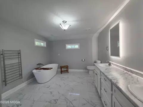 Bath - 159 Candler Rd, Gray, GA 31032 photo 2 of 7
