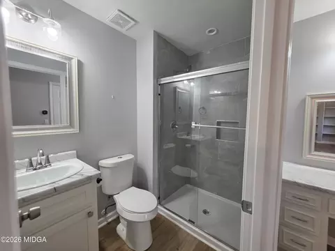 Bath - 159 Candler Rd, Gray, GA 31032 photo 6 of 7
