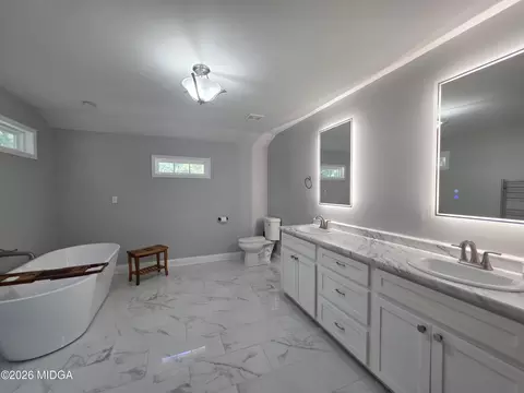 Bath - 159 Candler Rd, Gray, GA 31032 photo 1 of 7