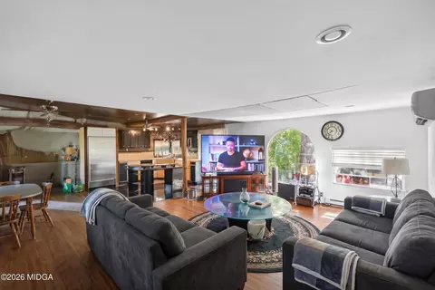 Living - 881 King Rd, Gordon, GA 31031 photo 2 of 2