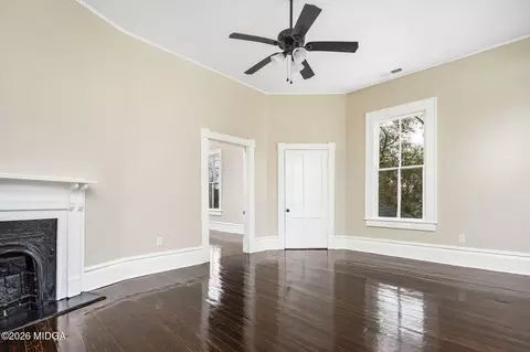 Living - 987 Highland Ter, Macon, GA 31201 photo 4 of 4