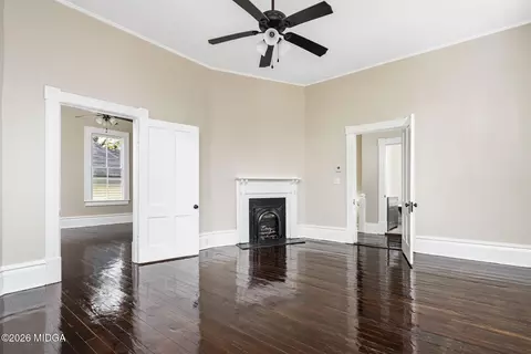Living - 987 Highland Ter, Macon, GA 31201 photo 3 of 4