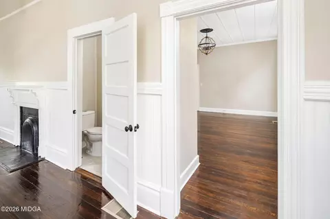 Entry Way - 987 Highland Ter, Macon, GA 31201 photo 2 of 6