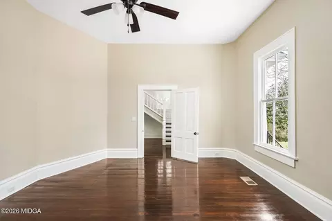 Living - 987 Highland Ter, Macon, GA 31201 photo 2 of 4