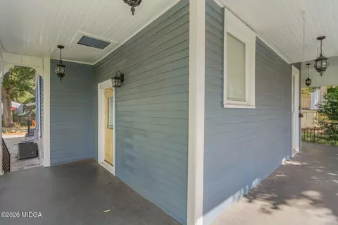 Exterior - 987 Highland Ter, Macon, GA 31201 photo 3 of 11