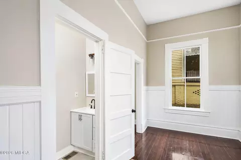 Entry Way - 987 Highland Ter, Macon, GA 31201 photo 1 of 6