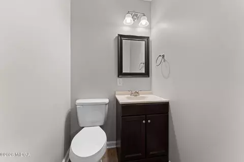Bath - 494 Sunset Cir, Forsyth, GA 31029 photo 1 of 2