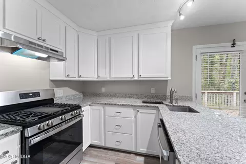 Kitchen - 494 Sunset Cir, Forsyth, GA 31029 photo 2 of 2