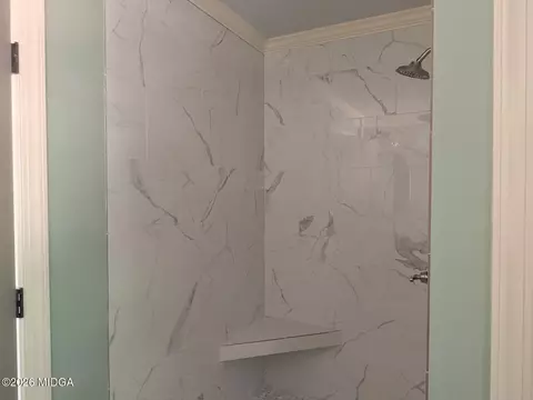 Bath - 560 Eldorado Dr, Macon, GA 31204 photo 2 of 4