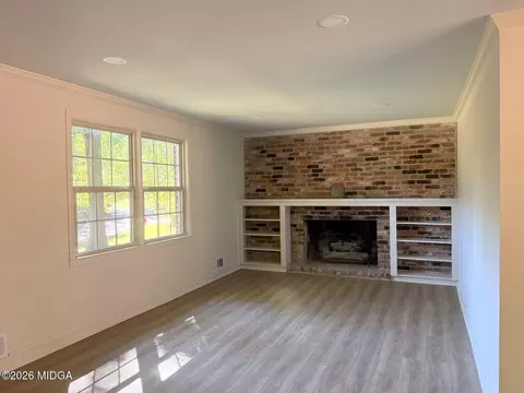 Living - 560 Eldorado Dr, Macon, GA 31204 photo 1 of 1