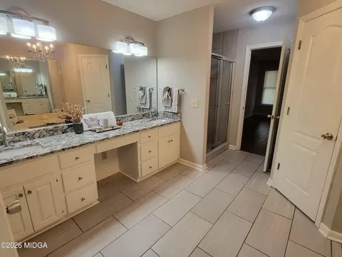 Bath - 319 Silver Cir, Warner Robins, GA 31093 photo 1 of 1