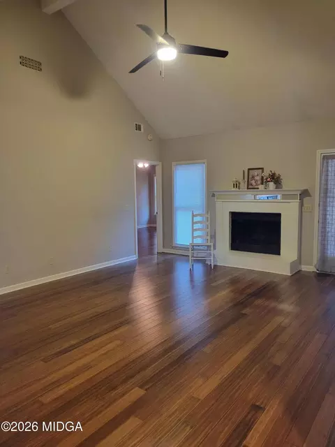 Living - 319 Silver Cir, Warner Robins, GA 31093 photo 1 of 3