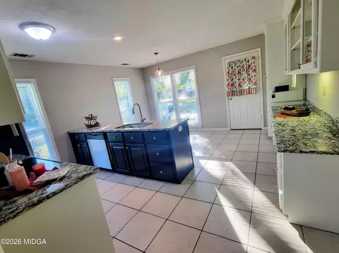 Kitchen - 319 Silver Cir, Warner Robins, GA 31093 photo 1 of 3