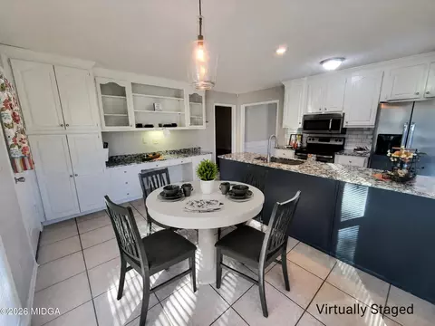Kitchen - 319 Silver Cir, Warner Robins, GA 31093 photo 3 of 3